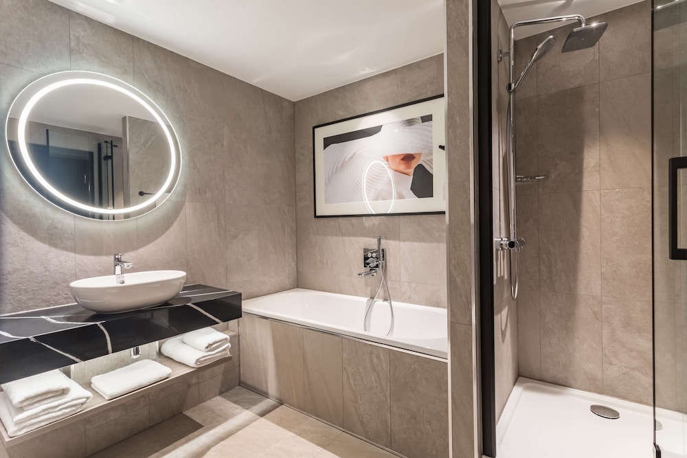 Suite del hotel Radisson RED Hotel London Heathrow. Foto 3