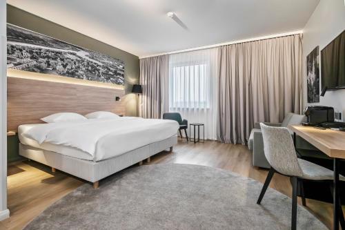 Habitación Familiar con vistas parciales al aeropuerto del hotel Park Inn by Radisson Vilnius Airport Hotel & Conference Centre
