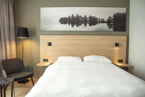 Standard Twin Room with Street View - Non - Smoking del hotel Park Inn by Radisson Vilnius Airport Hotel & Conference Centre. Foto 4