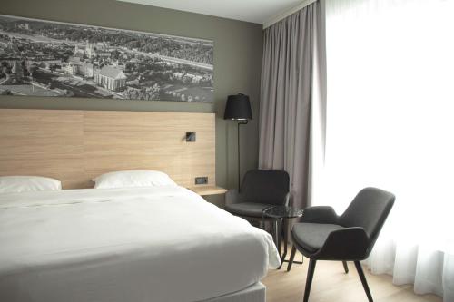Habitación Familiar con vistas parciales al aeropuerto del hotel Park Inn by Radisson Vilnius Airport Hotel & Conference Centre