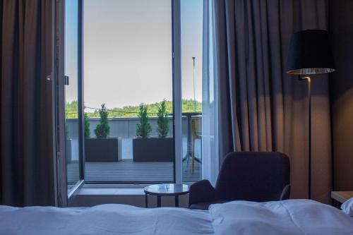 Habitación Doble Superior con terraza con vistas parciales al aeropuerto - 1 o 2 camas del hotel Park Inn by Radisson Vilnius Airport Hotel & Conference Centre. Foto 3