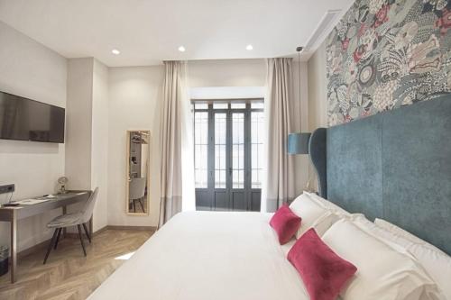 Habitación Triple Estándar del hotel Soho Boutique Sevilla. Foto 2