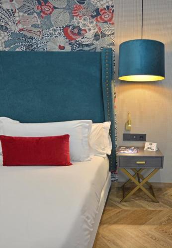 Habitación Triple Estándar del hotel Soho Boutique Sevilla. Foto 3