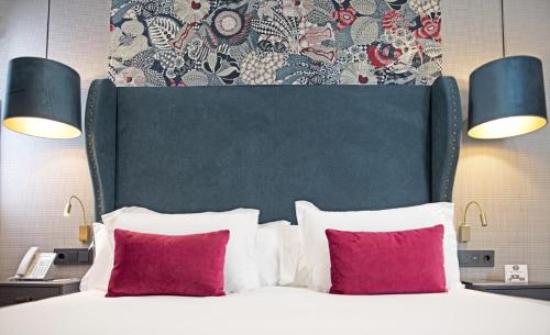 Habitación Triple Estándar del hotel Soho Boutique Sevilla. Foto 4