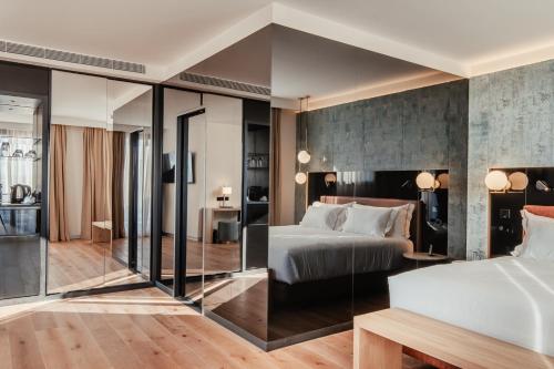 Junior suite Balcón o Terraza Interior 1 Cama king Vista ciudad Vista Patio Sofá Cama incluido del hotel Vincci Selección Unuk 5* Gl. Foto 6