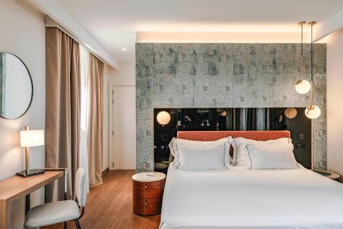 Junior suite Balcón o Terraza Interior 1 Cama king Vista ciudad Vista Patio Sofá Cama incluido del hotel Vincci Selección Unuk 5* Gl. Foto 8