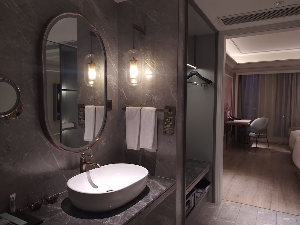 Habitación estándar con 2 camas individuales, 2 camas individuales del hotel Mercure Hangzhou East Railway Station. Foto 3