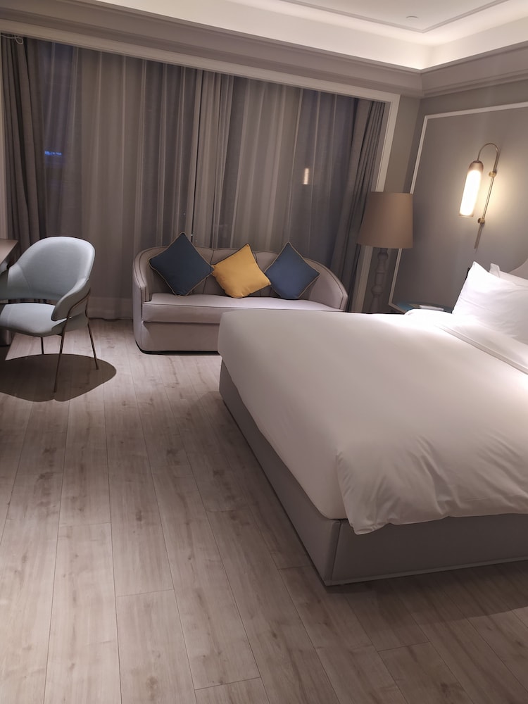 Habitación superior, 1 cama de matrimonio grande del hotel Mercure Hangzhou East Railway Station. Foto 3