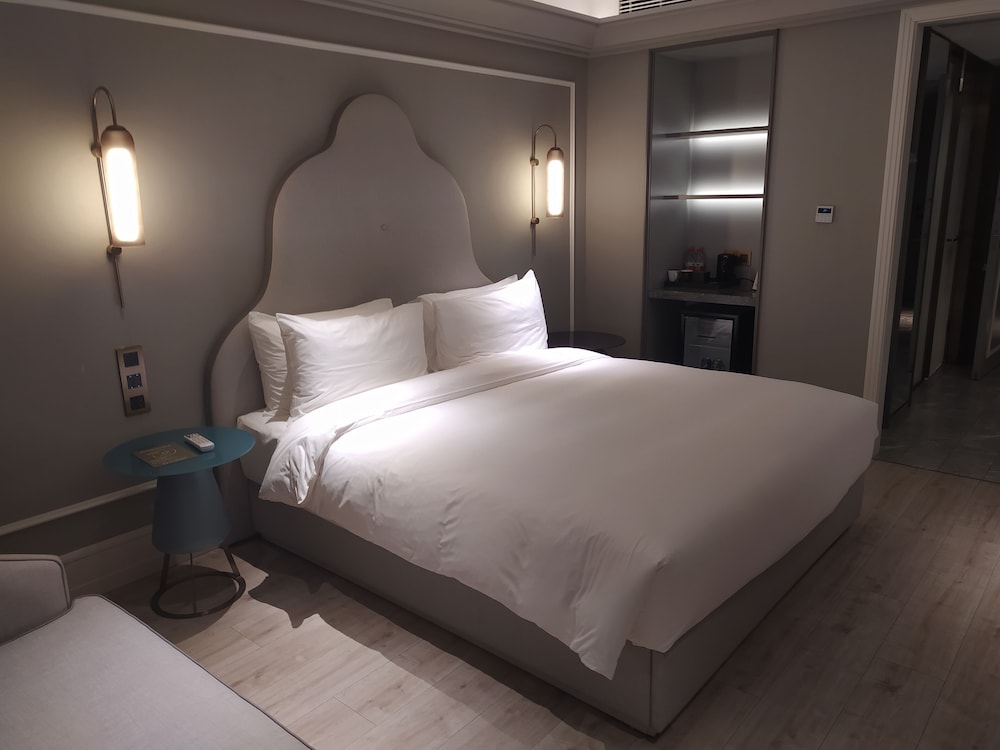 Habitación superior, 1 cama de matrimonio grande del hotel Mercure Hangzhou East Railway Station. Foto 4