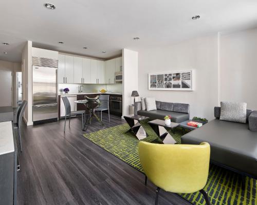 Suite Premium de 1 dormitorio del hotel AKA TIMES SQUARE. Foto 3
