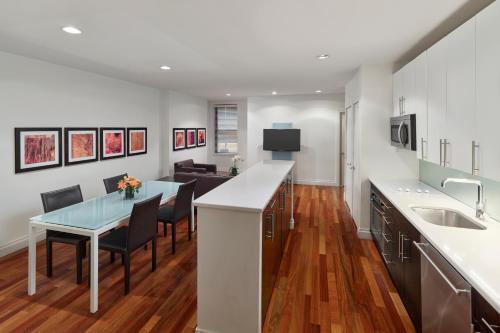 Apartamento Con Cocina 2 habitaciones 2 Camas king del hotel AKA TIMES SQUARE. Foto 5