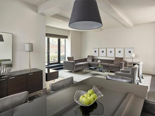 Ático de 2 dormitorios con terraza del hotel Aka Central Park. Foto 1