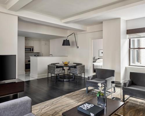 Ático de 2 dormitorios con terraza del hotel Aka Central Park. Foto 2