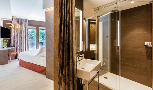 Habitación Doble Superior del hotel Axel San Sebastián - Adults Only. Foto 1