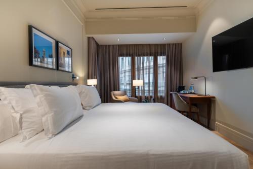 Suite Junior del hotel H10 Palacio Colomera. Foto 14
