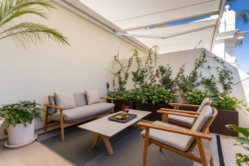 Habitación Doble con Terraza del hotel H10 Palacio Colomera. Foto 1