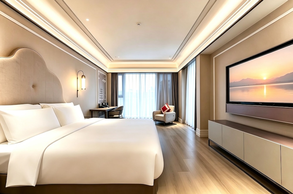 Habitación Superior con una cama King Size y vistas al jardín del hotel Mercure Xian Dayan Pagoda. Foto 9