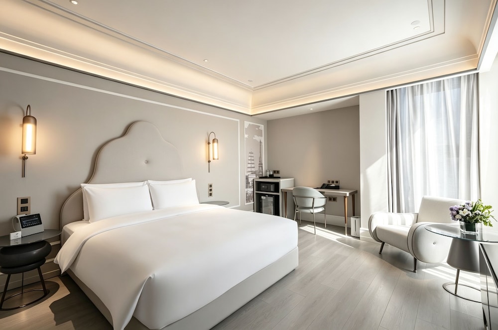 Habitación Superior con una cama King Size y vistas al jardín del hotel Mercure Xian Dayan Pagoda. Foto 10