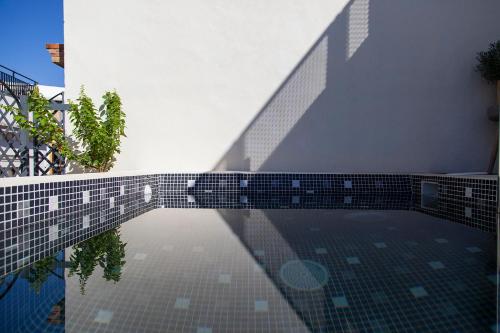 Habitación Doble Dúplex con terraza y piscina del hotel Welldone Cathedral. Foto 15