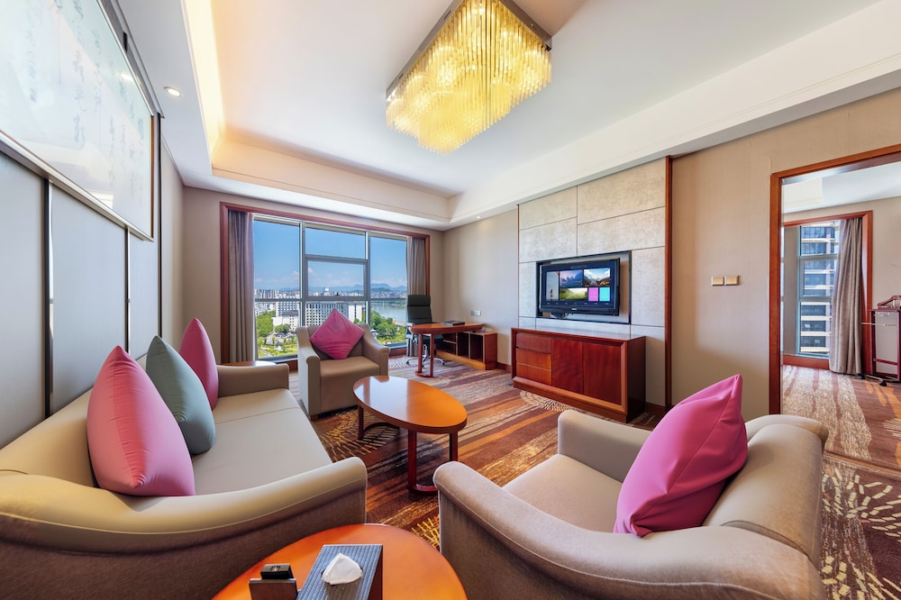Suite Premium del hotel Zhangjiajie Huatian. Foto 1
