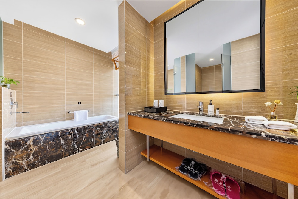 Suite de lujo del hotel Zhangjiajie Huatian. Foto 7