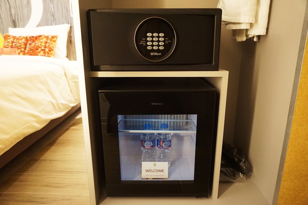 Habitación superior con 2 camas individuales del hotel Ibis Styles Ambassador Seoul Gangnam. Foto 5