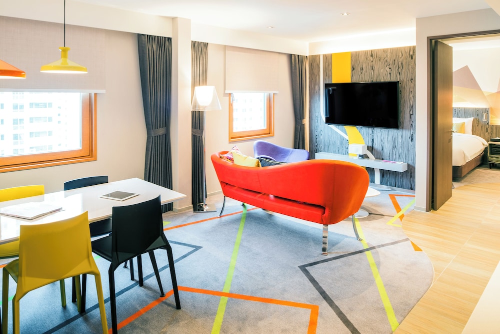 Suite superior con 1 cama doble del hotel Ibis Styles Ambassador Seoul Gangnam. Foto 3