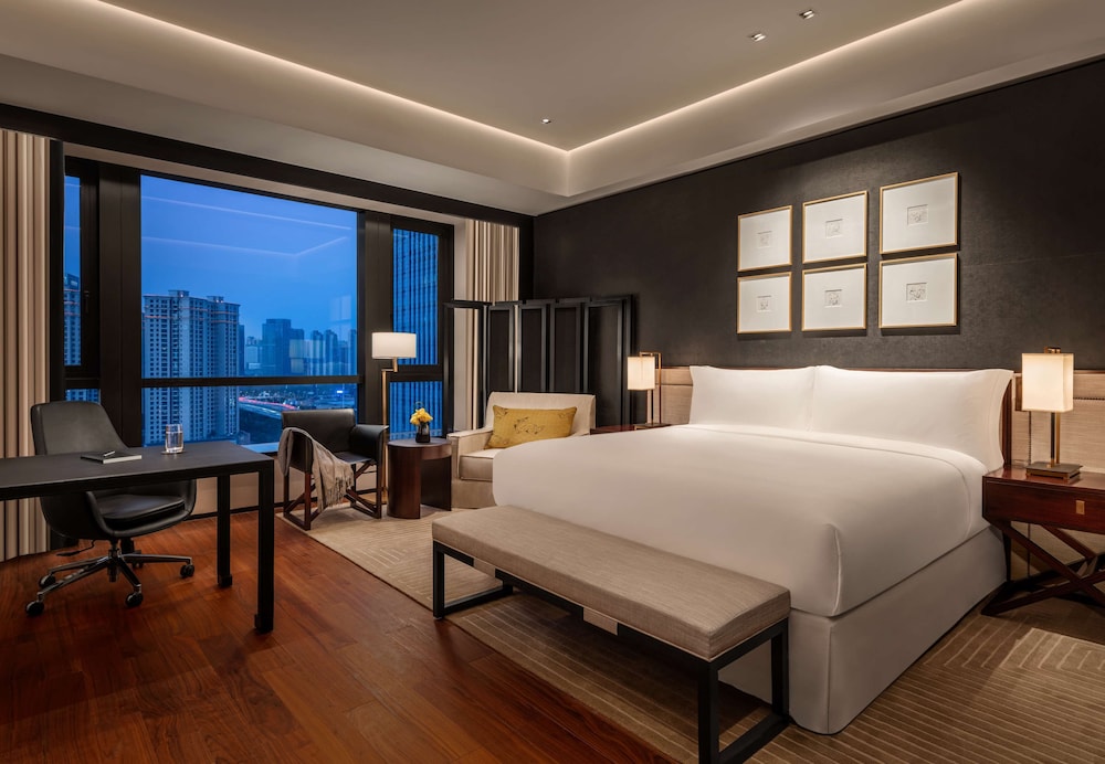 Fairmont, Habitación básica, 1 cama de matrimonio grande, no fumadores del hotel Fairmont Wuhan. Foto 3