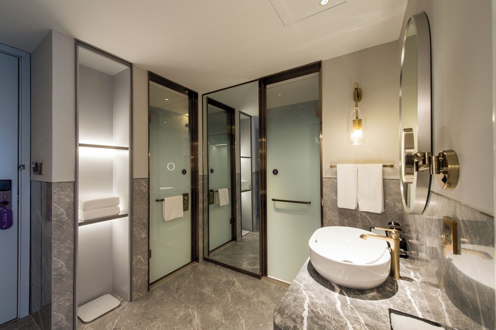 Privilege, Habitación Business, 1 cama de matrimonio grande del hotel Mercure Changchun Hengxing. Foto 4