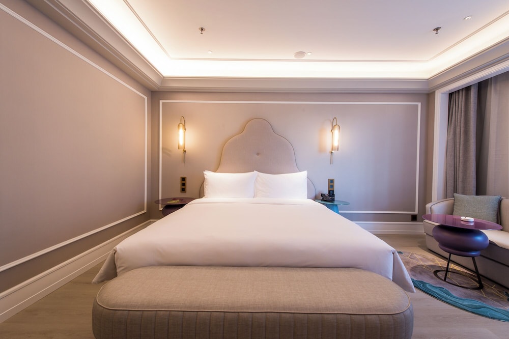 Habitación superior, 1 cama de matrimonio grande del hotel Mercure Changchun Hengxing. Foto 1