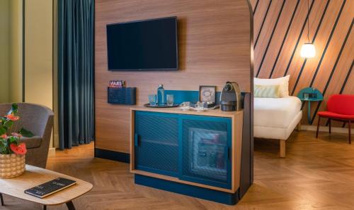 Habitación doble con salón del hotel Ibis Styles Madrid City las Ventas