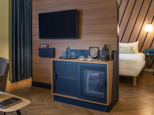 Habitación Superior con cama doble y sofá del hotel Ibis Styles Madrid City las Ventas. Foto 6