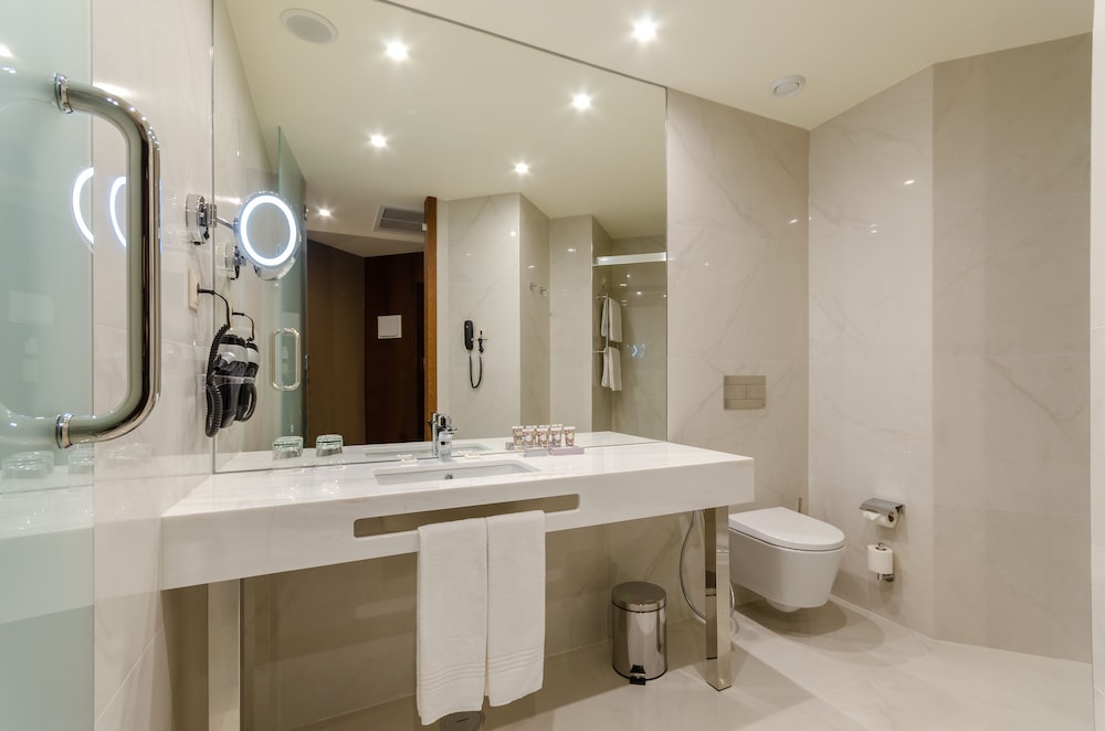 Habitación superior con 2 camas individuales, vistas a la ciudad del hotel Turim Boulevard. Foto 4