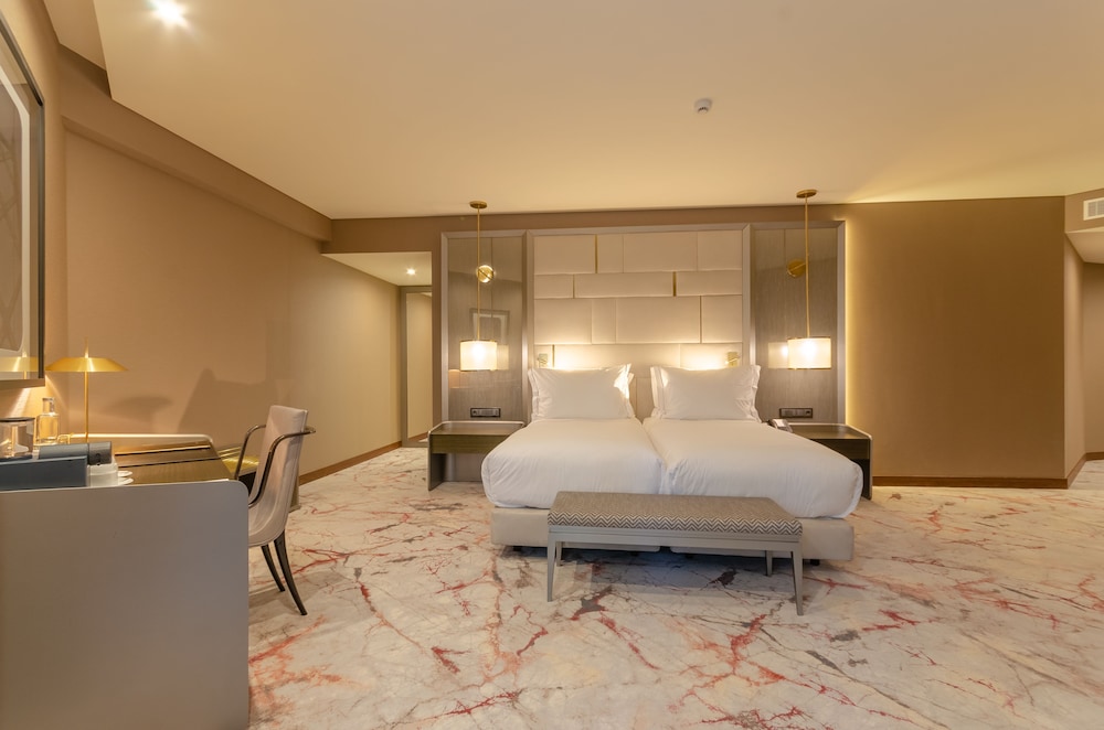 Habitación Deluxe con 2 camas individuales, vistas a la ciudad del hotel Turim Boulevard. Foto 2