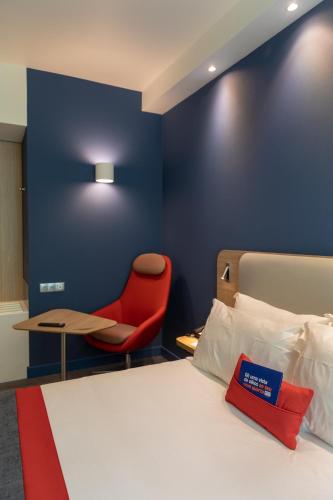 Habitación Doble Estándar con sofá cama del hotel Holiday Inn Express Lisbon - Plaza Saldanha, An Ihg. Foto 7
