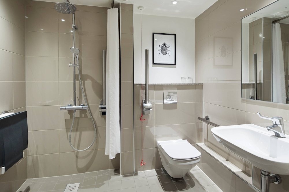 Habitación Deluxe, 1 cama de matrimonio grande del hotel London Marriott Maida Vale. Foto 4