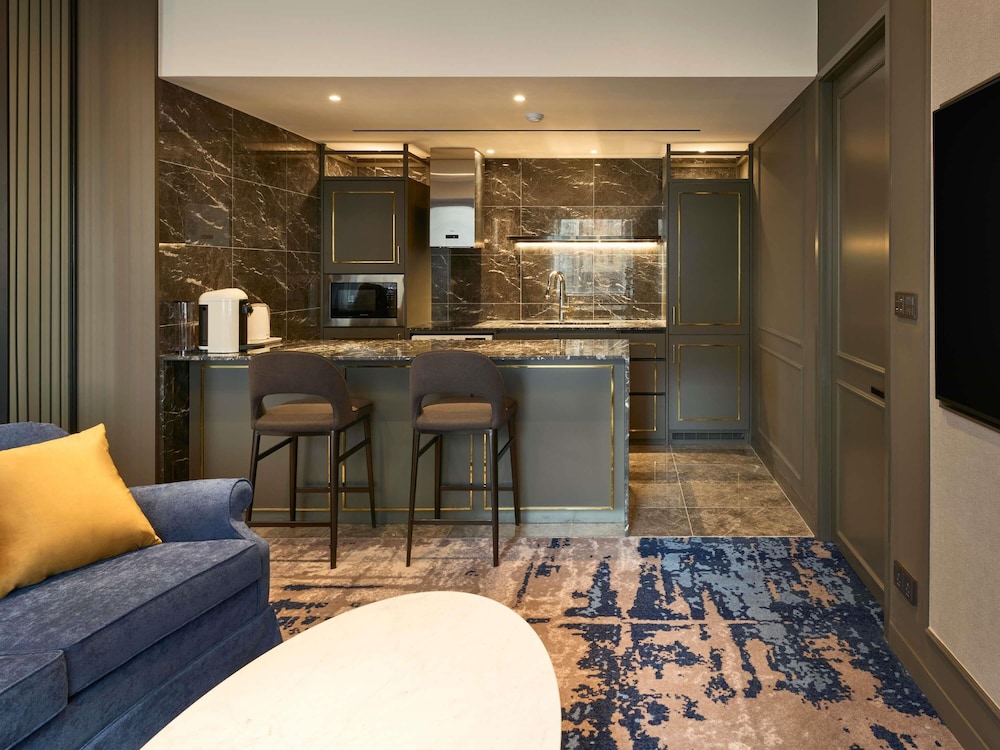 Residencia Premier - 1 dormitorio con 1 cama king size del hotel Grand Mercure Imperial Palace Seoul Gangnam. Foto 3