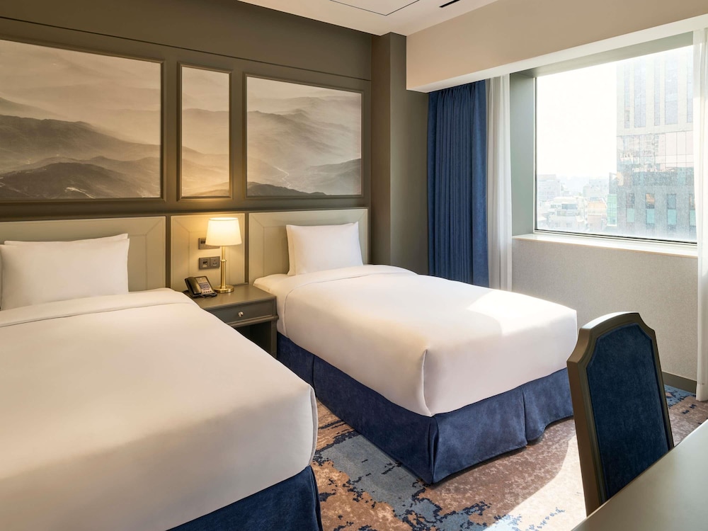Residencia Premier - 2 dormitorios con 1 cama king size y 2 camas individuales extra anchas del hotel Grand Mercure Imperial Palace Seoul Gangnam. Foto 8
