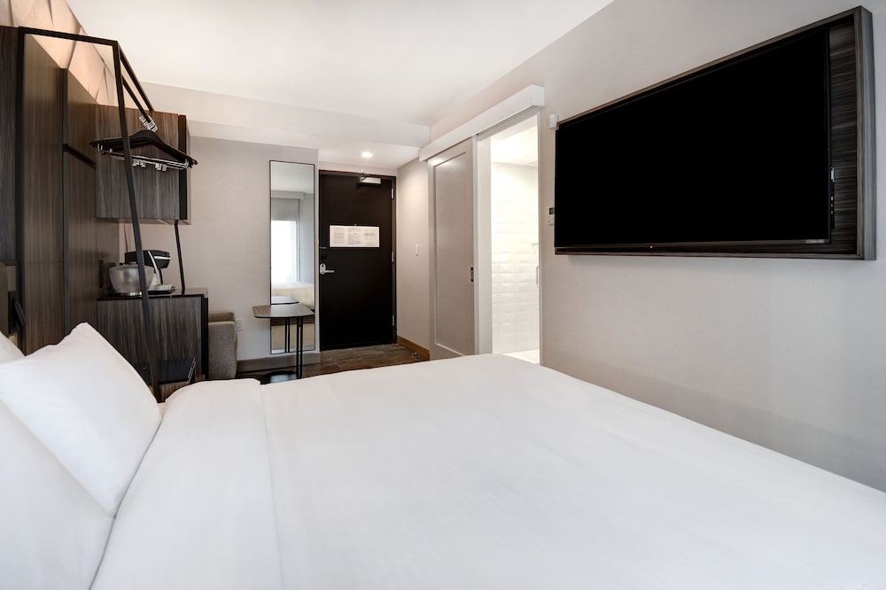 Estudio, 1 cama de matrimonio grande del hotel SpringHill Suites by Marriott New York Midtown Manhattan/Park Avenue. Foto 3