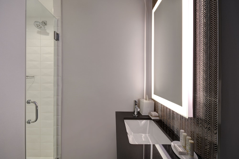 Estudio, 1 cama de matrimonio grande del hotel SpringHill Suites by Marriott New York Midtown Manhattan/Park Avenue. Foto 11