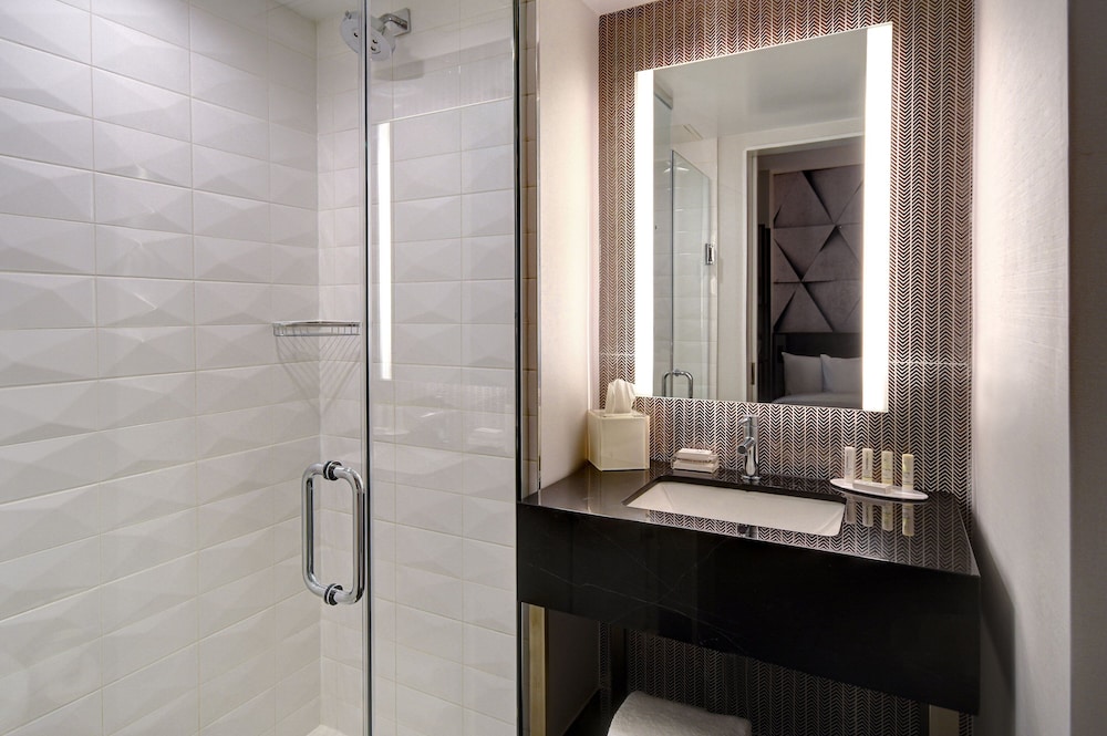 Estudio, 1 cama de matrimonio grande del hotel SpringHill Suites by Marriott New York Midtown Manhattan/Park Avenue. Foto 12