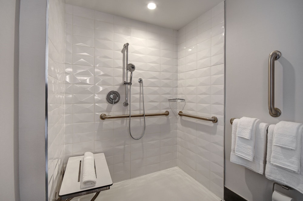 Estudio, 1 cama king (Accesible para movilidad y auditiva, ducha roll‑in) del hotel SpringHill Suites by Marriott New York Midtown Manhattan/Park Avenue. Foto 3