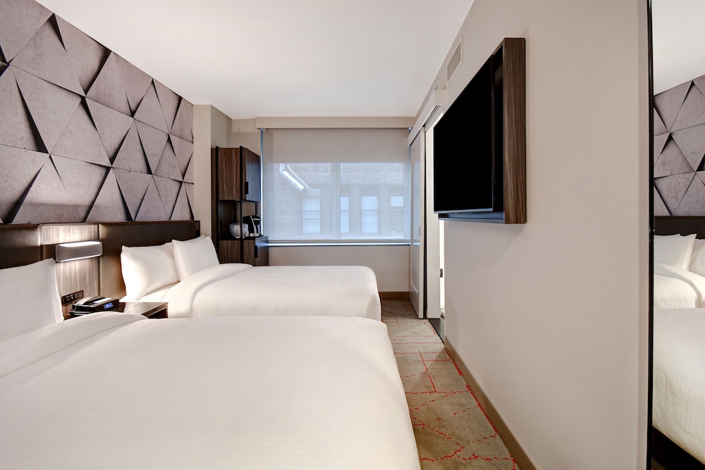 Suite, 2 camas dobles, accesible para personas con discapacidad auditiva (Bañera accesible) del hotel SpringHill Suites by Marriott New York Midtown Manhattan/Park Avenue. Foto 2