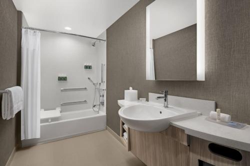 Suite con cama nido - Cama extragrande del hotel SpringHill Suites by Marriott Tuckahoe Westchester County. Foto 7