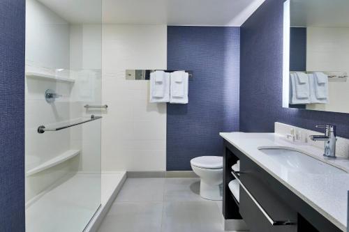 Estudio con cama extragrande y sofá cama - Adaptado para personas con discapacidad auditiva del hotel Residence Inn by Marriott Albany Airport. Foto 4