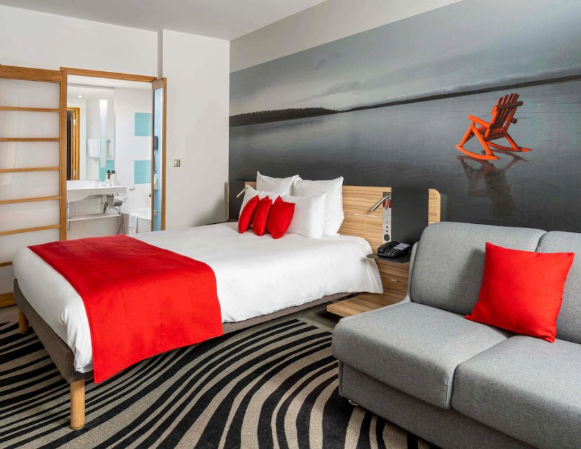 Habitación superior, 1 cama de matrimonio con sofá cama del hotel Novotel Bucharest City Centre. Foto 4