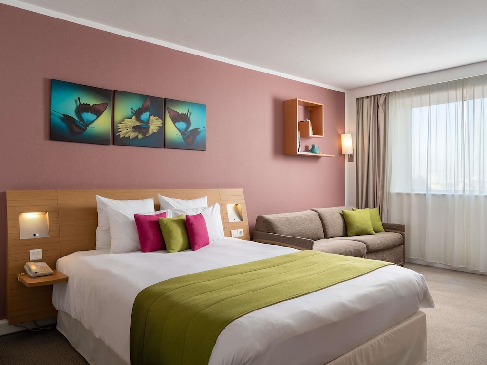 Habitación doble 1 Cama queen Vista ciudad Business Sofá Cama incluido Normal del hotel Novotel Bucharest City Centre. Foto 1