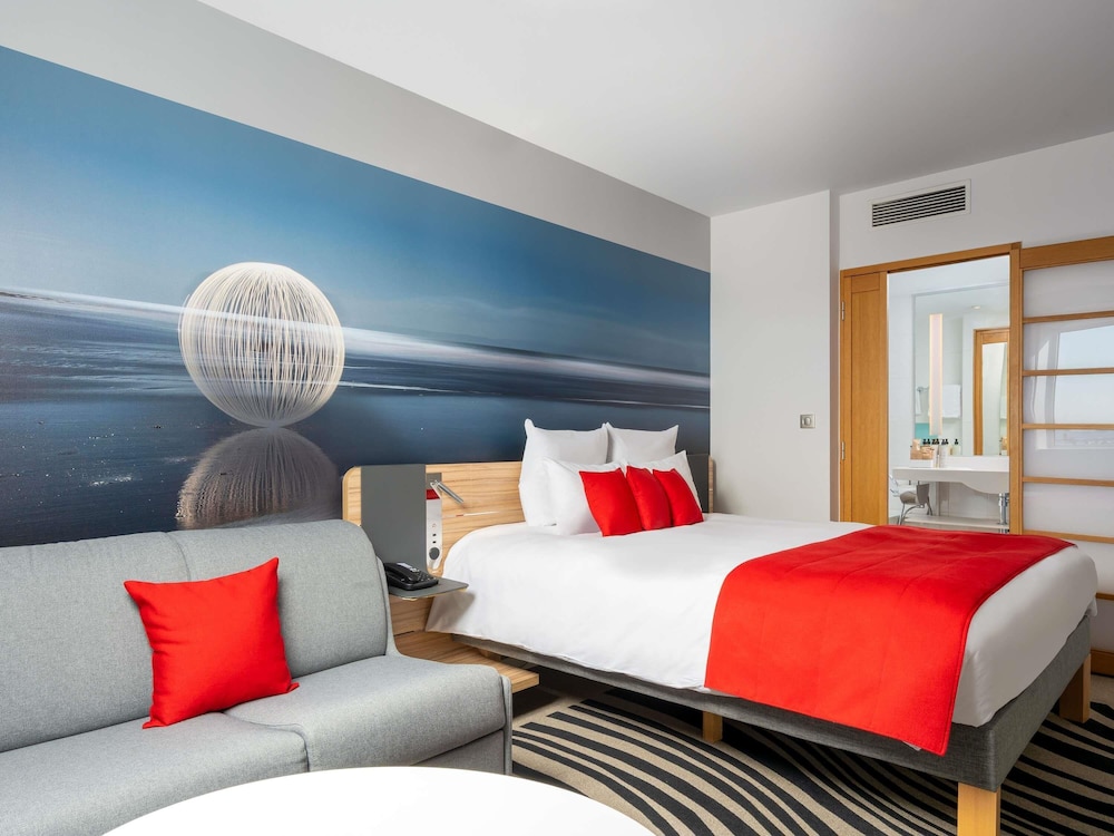 Habitación doble 1 Cama queen Vista ciudad Business Sofá Cama incluido Normal del hotel Novotel Bucharest City Centre. Foto 4