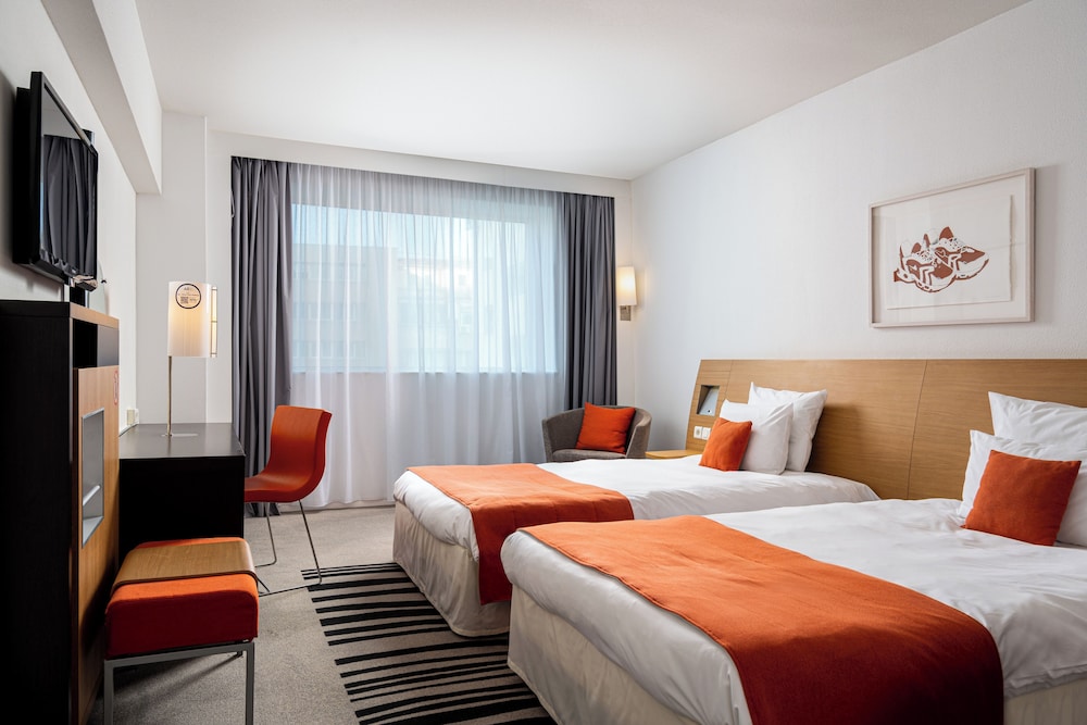 Habitación superior, 2 camas individuales del hotel Novotel Bucharest City Centre. Foto 2
