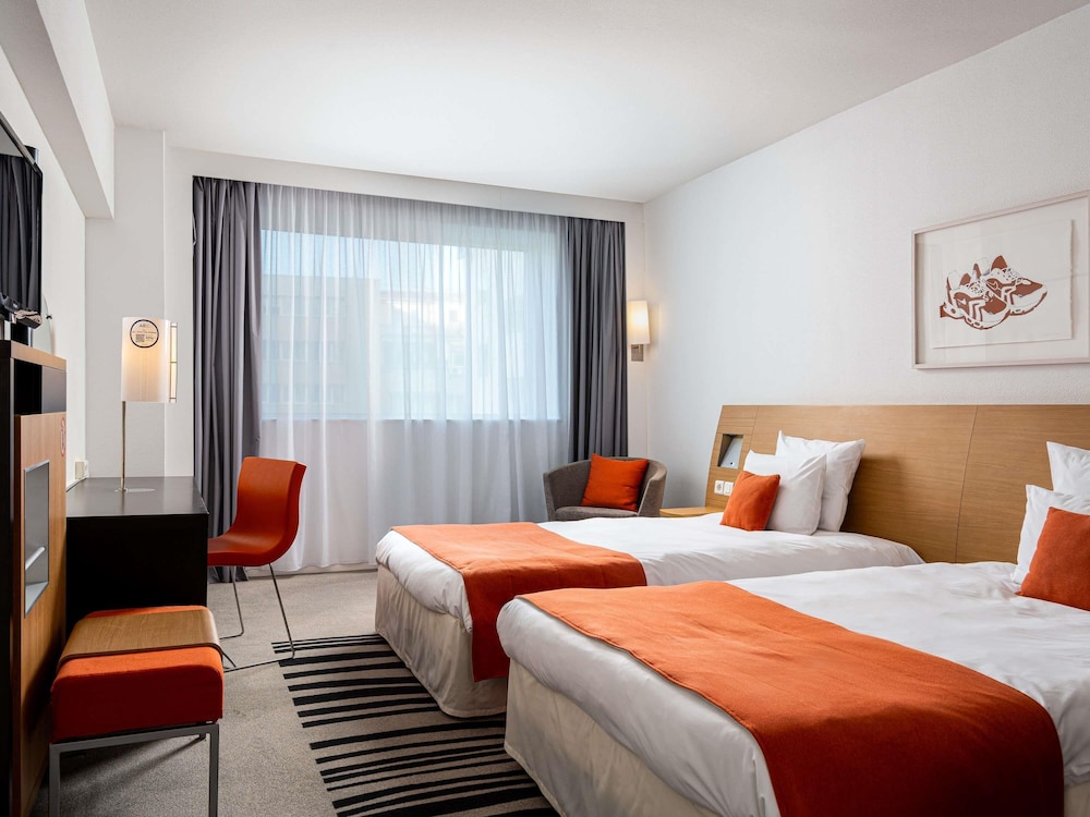Habitación superior, 2 camas individuales del hotel Novotel Bucharest City Centre. Foto 4